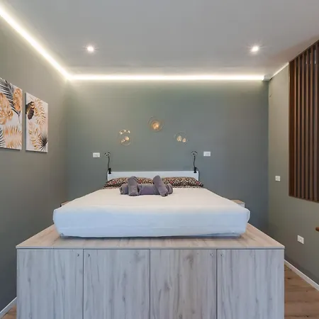 Apartment Suite Corso Italia Con Balcone Nel Cuore Di Trieste