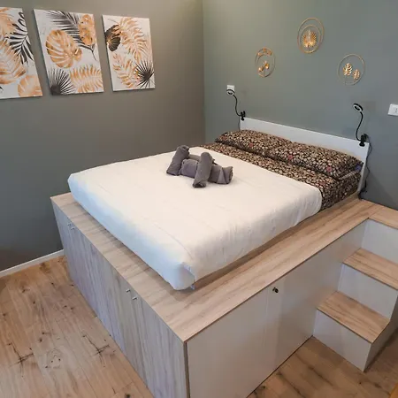 Suite Corso Italia Con Balcone Nel Cuore Di Trieste Apartment *