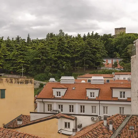 Corso Italia Con Balcone Nel Cuore Di Apartman