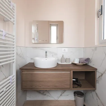 Suite Corso Italia Con Balcone Nel Cuore Di Trieste Apartment