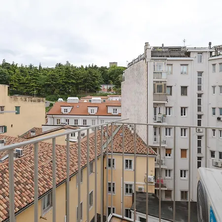 Corso Italia Con Balcone Nel Cuore Di Διαμέρισμα *