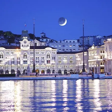 Corso Italia Con Balcone Nel Cuore Di Appartamento Trieste