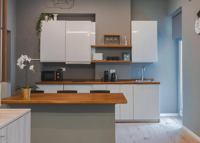 Appartamento Corso Italia Con Balcone Nel Cuore Di