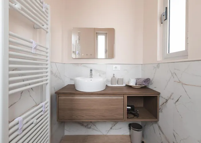 Corso Italia Con Balcone Nel Cuore Di Appartamento